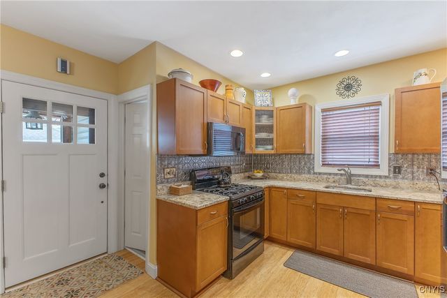 6591 Lakeshore Road, Cicero, NY 13039