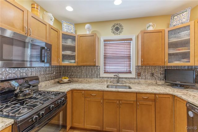 6591 Lakeshore Road, Cicero, NY 13039