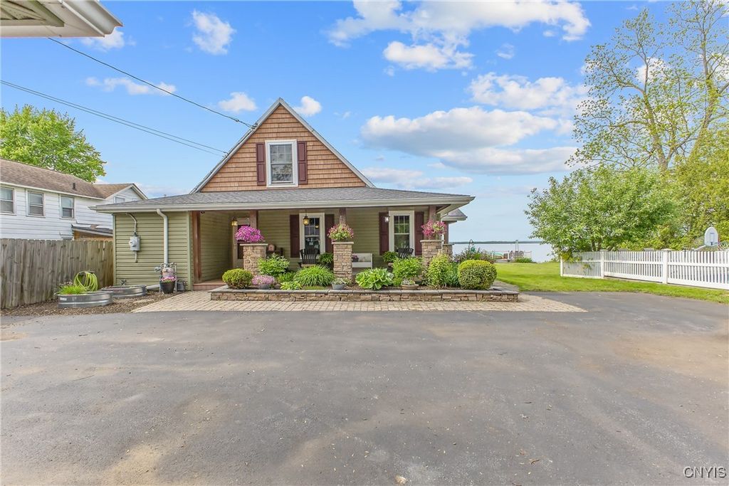 6591 Lakeshore Road, Cicero, NY 13039