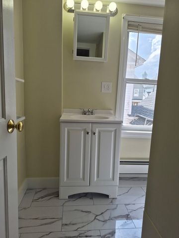 143 Chestnut St Unit 2, Marlborough, MA 01752