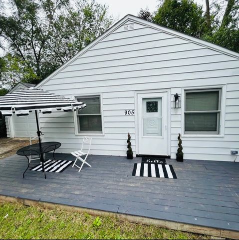 905 Rockland Road, Lake Bluff, IL 60044