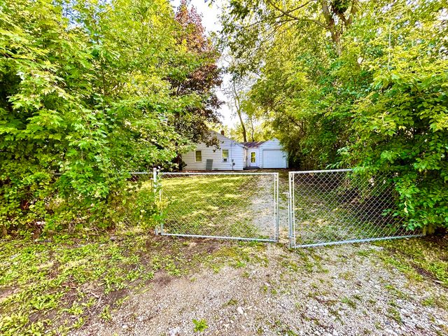 905 Rockland Road, Lake Bluff, IL 60044