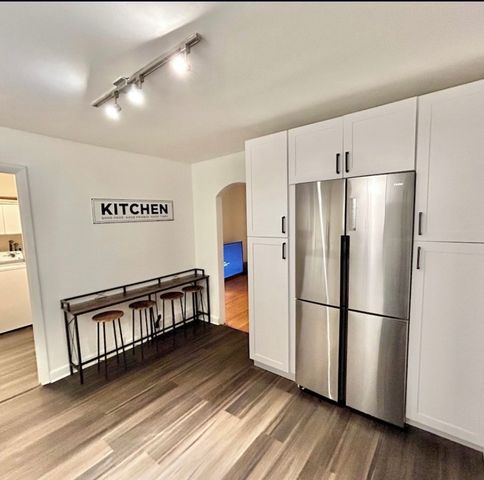 905 Rockland Road, Lake Bluff, IL 60044