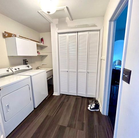 905 Rockland Road, Lake Bluff, IL 60044