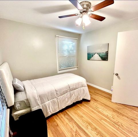 905 Rockland Road, Lake Bluff, IL 60044