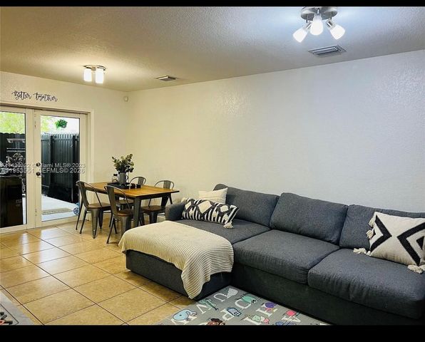 9455 NW 114th Ln 8, Hialeah Gardens, FL 33018