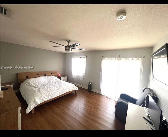 9455 NW 114th Ln 8, Hialeah Gardens, FL 33018