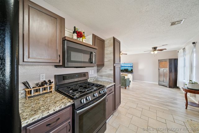 2102 S Missouri Place, Claremore, OK 74017