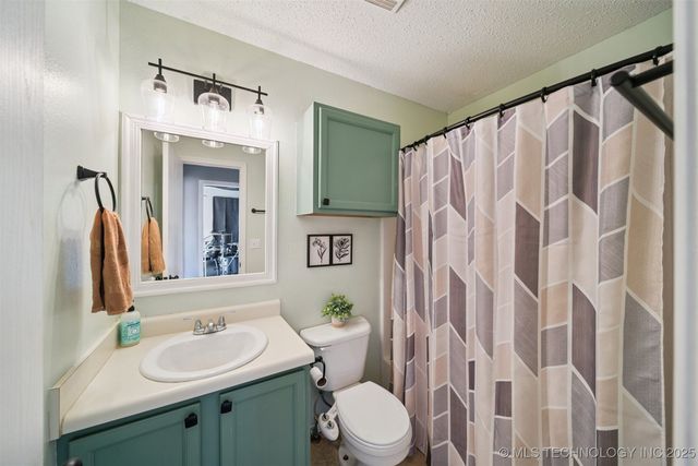 2102 S Missouri Place, Claremore, OK 74017