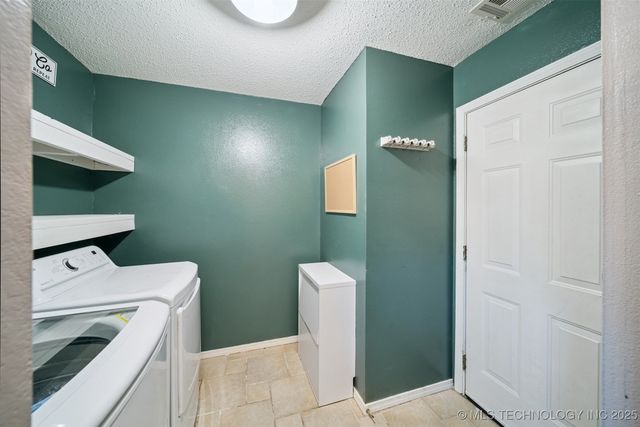 2102 S Missouri Place, Claremore, OK 74017