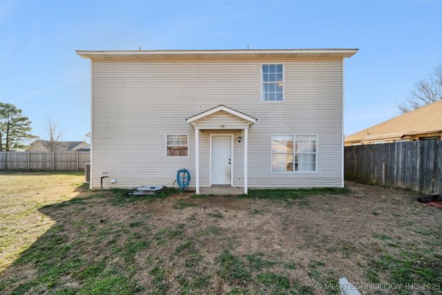 2102 S Missouri Place, Claremore, OK 74017