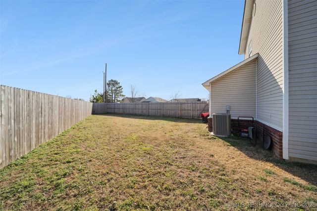 2102 S Missouri Place, Claremore, OK 74017