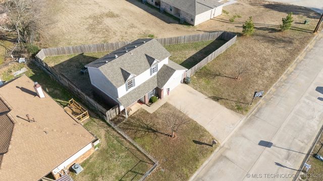 2102 S Missouri Place, Claremore, OK 74017