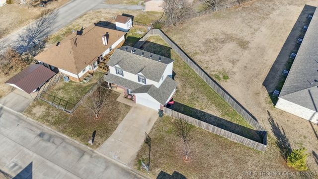 2102 S Missouri Place, Claremore, OK 74017