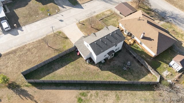 2102 S Missouri Place, Claremore, OK 74017