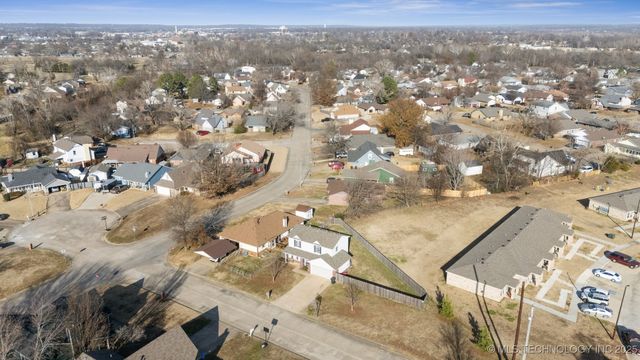 2102 S Missouri Place, Claremore, OK 74017