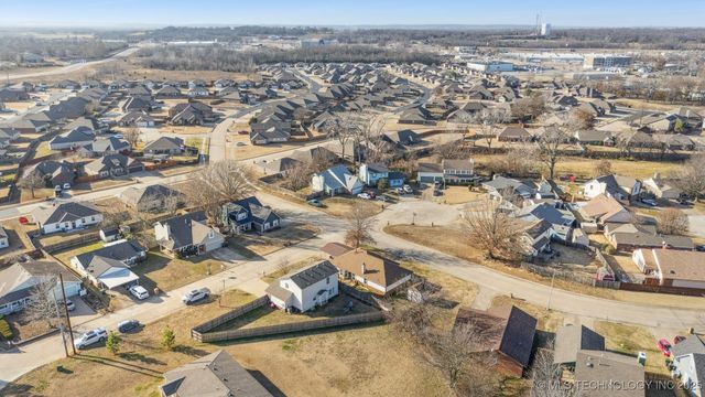 2102 S Missouri Place, Claremore, OK 74017