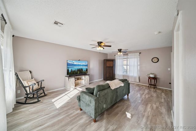 2102 S Missouri Place, Claremore, OK 74017