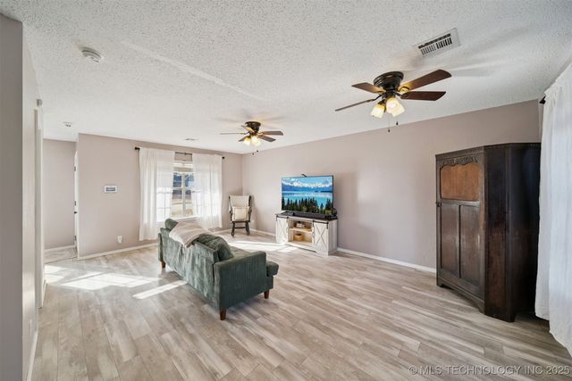 2102 S Missouri Place, Claremore, OK 74017