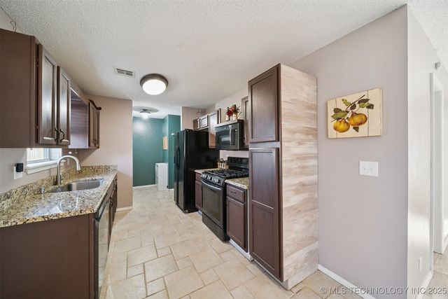 2102 S Missouri Place, Claremore, OK 74017