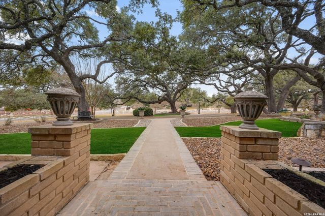 8415 Triple Crown, Fair Oaks Ranch, TX 78015