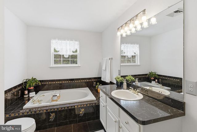 60 HAMPSHIRE CT, New Egypt, NJ 08533