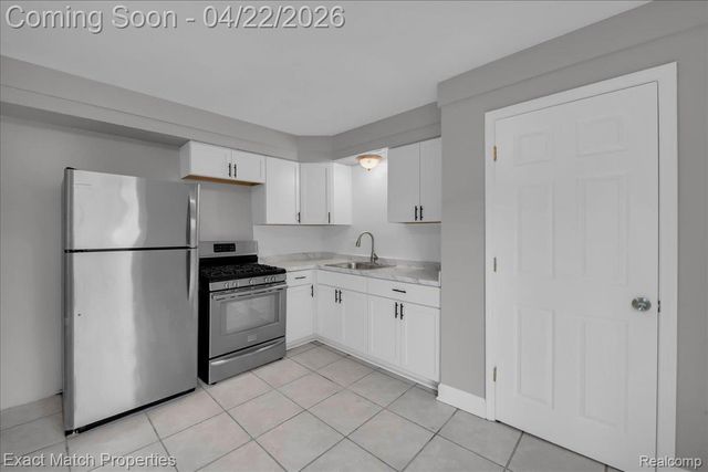 724 Parkwood Avenue, Pontiac, MI 48340