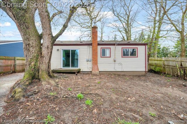 724 Parkwood Avenue, Pontiac, MI 48340