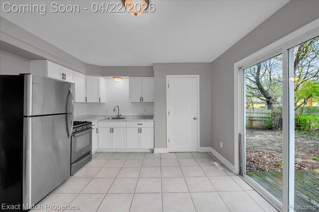 724 Parkwood Avenue, Pontiac, MI 48340