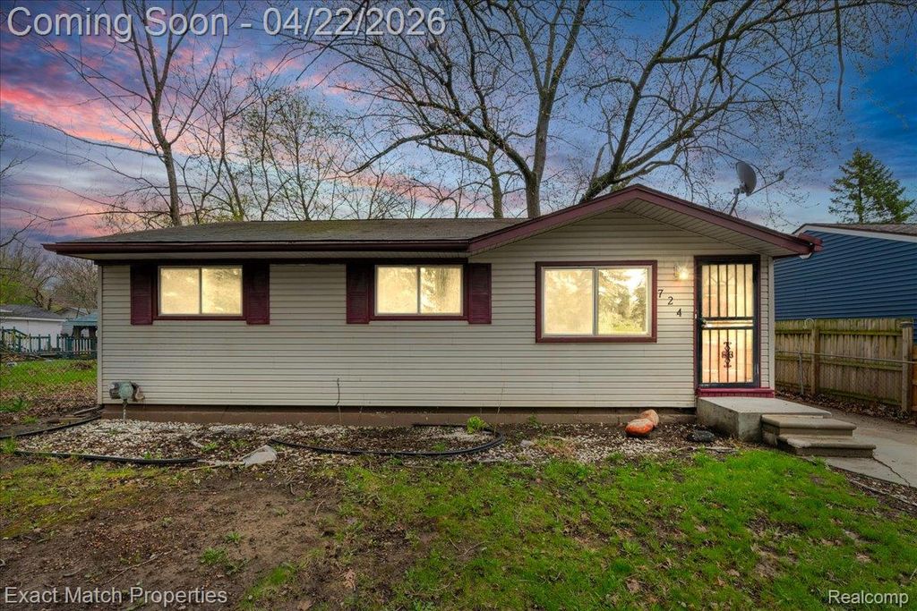 724 Parkwood Avenue, Pontiac, MI 48340