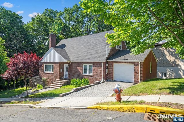 553 Ray Avenue, Ridgefield, NJ 07657