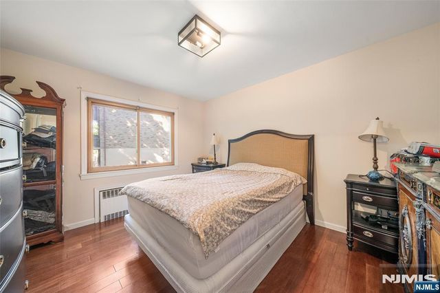 553 Ray Avenue, Ridgefield, NJ 07657