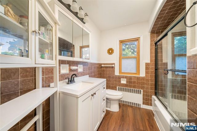553 Ray Avenue, Ridgefield, NJ 07657