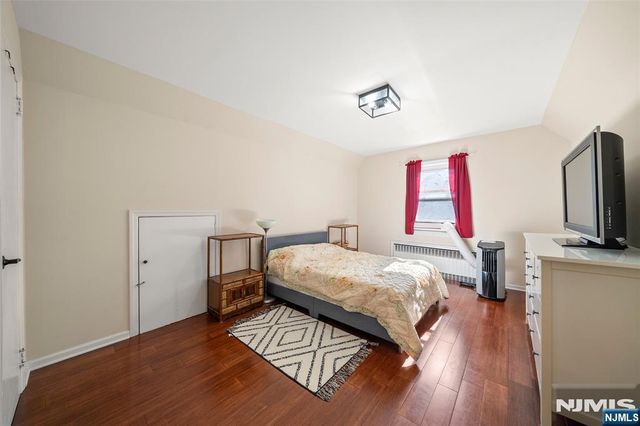 553 Ray Avenue, Ridgefield, NJ 07657