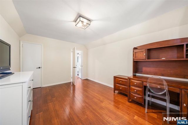 553 Ray Avenue, Ridgefield, NJ 07657