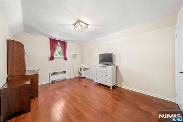 553 Ray Avenue, Ridgefield, NJ 07657
