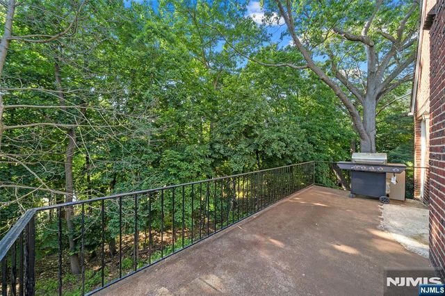 553 Ray Avenue, Ridgefield, NJ 07657