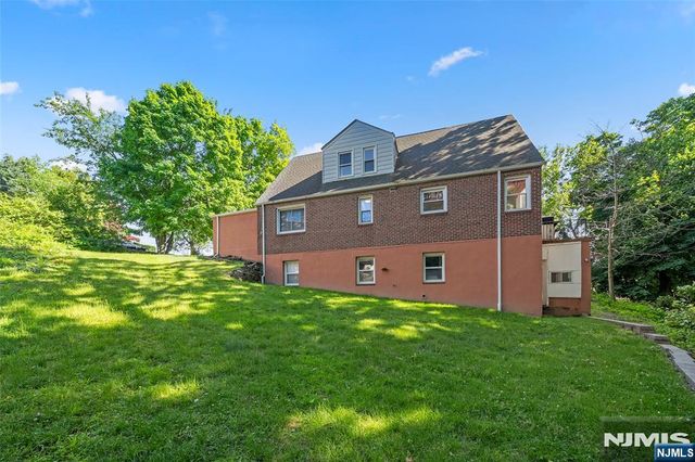 553 Ray Avenue, Ridgefield, NJ 07657