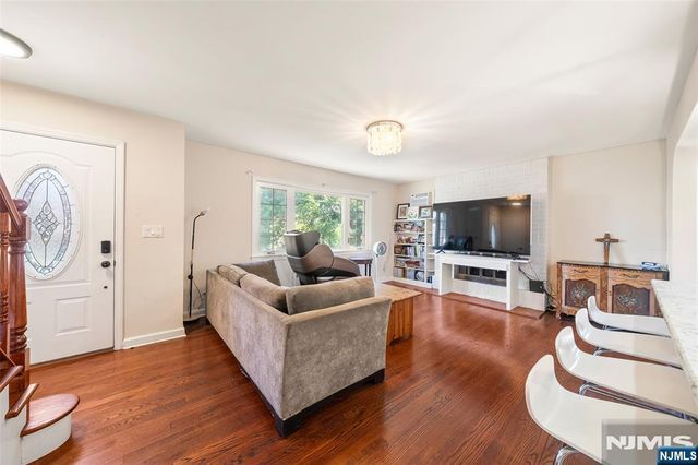 553 Ray Avenue, Ridgefield, NJ 07657