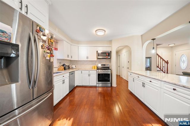 553 Ray Avenue, Ridgefield, NJ 07657