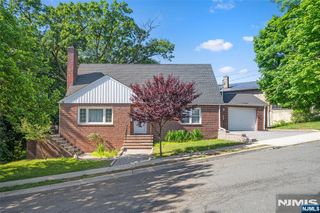 553 Ray Avenue, Ridgefield, NJ 07657