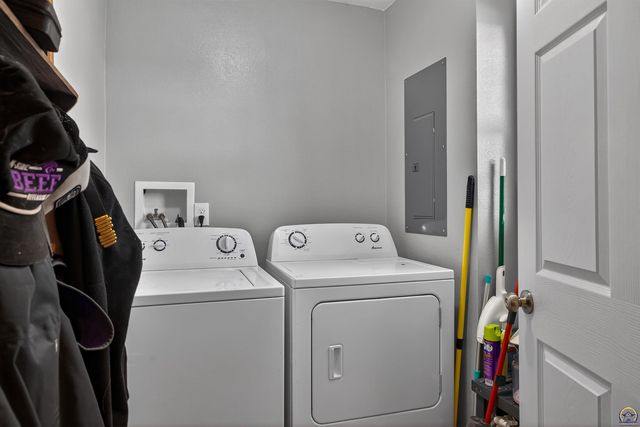 202 Clements DR, Holton, KS 66436