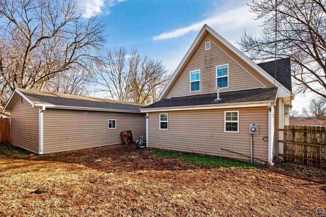 202 Clements DR, Holton, KS 66436