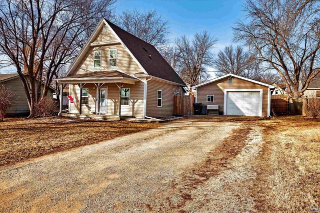 202 Clements DR, Holton, KS 66436