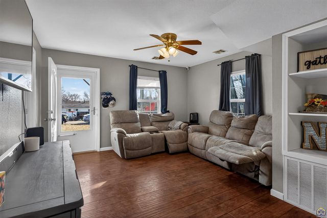 202 Clements DR, Holton, KS 66436