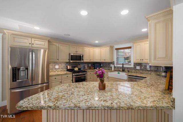 612 Carter Boulevard, Elizabethton, TN 37643