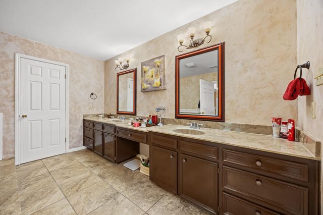 1341 Meadowild DR, Round Rock, TX 78664