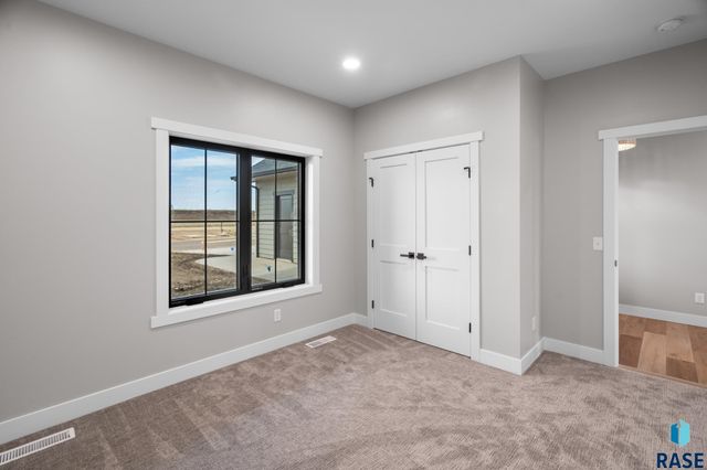 1137 E Thompson Pl Place, Tea, SD 57064