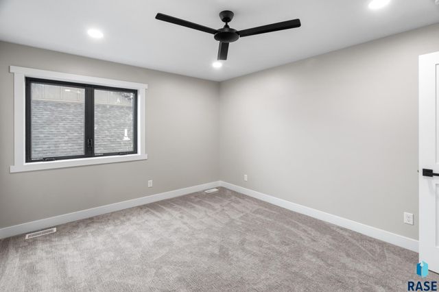 1137 E Thompson Pl Place, Tea, SD 57064