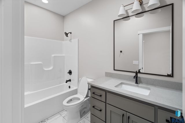 1137 E Thompson Pl Place, Tea, SD 57064